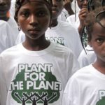 Enfants lors d'une journée de reboisement Plant for the Planet