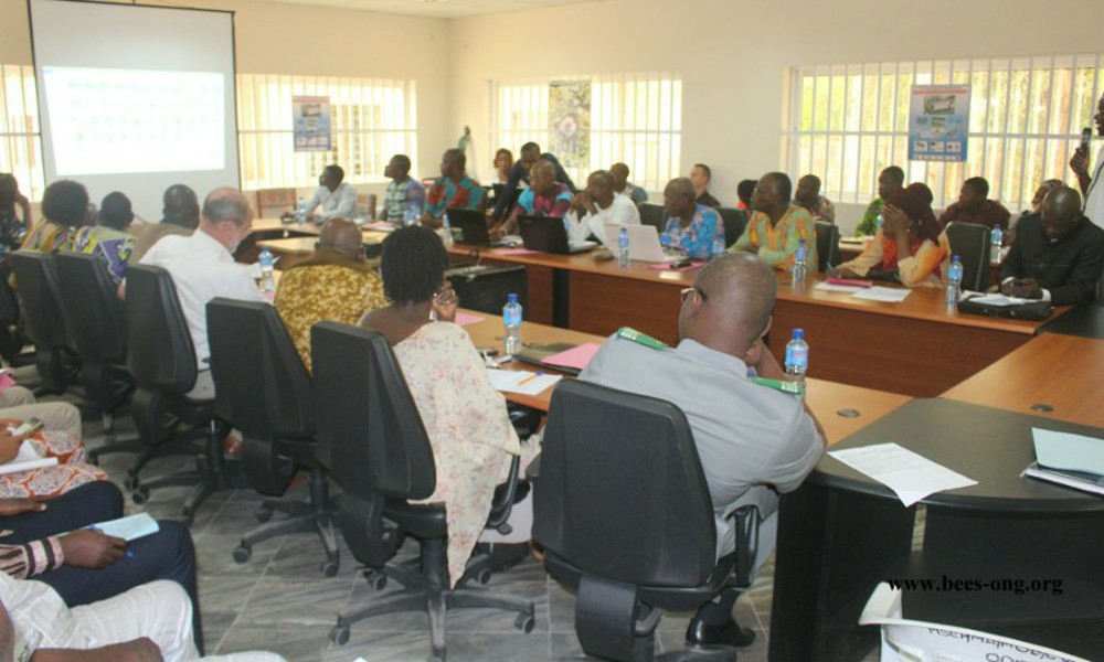 Les participants suivent une communication sur les richesses dont regorge le Grand Nokoué.